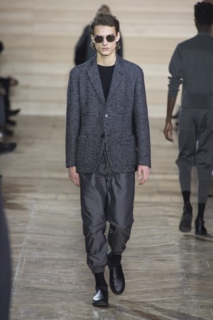 32_Issey_Miyake_original_miy_aw17_095.jpg