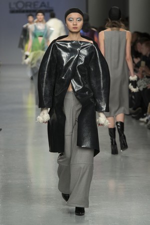 006_Central_Saint_Martins_original_ccsm_ldn_aw17_011.jpg
