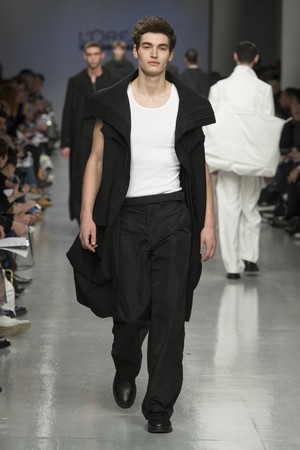 094_Central_Saint_Martins_original_ccsm_ldn_aw17_187.jpg