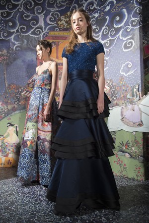 11_Alice_+_Olivia_original_aov_ny_aw17_021.jpg
