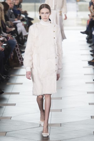 02_Tory_Burch_original_tbr_ny_aw17_006.jpg