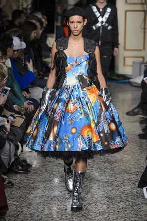 09_Moschino_original_mos_mln_aw17_027.jpg