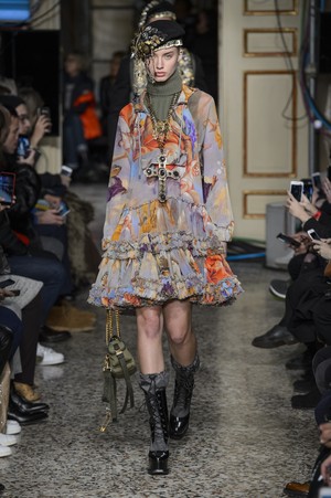 45_Moschino_original_mos_mln_aw17_134.jpg