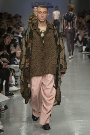 112_Central_Saint_Martins_original_ccsm_ldn_aw17_223.jpg