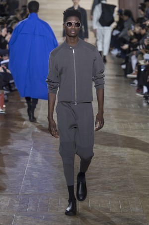 30_Issey_Miyake_original_miy_aw17_089.jpg