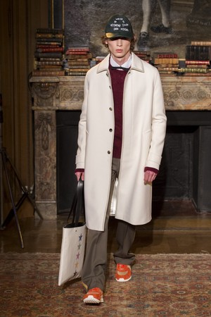 05_Valentino_original_val_prs_aw17_013.jpg