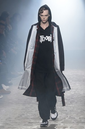 05_White_Mountaineering_original_wmnt_aw17_009.jpg