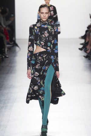 20_Prabal_Gurung_original_pgg_ny_aw17_059.jpg