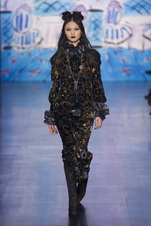03_Anna_Sui_original_sui_ny_aw17_007.jpg