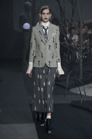 02_Thom_Browne_original_tbw_ny_aw17_005.jpg