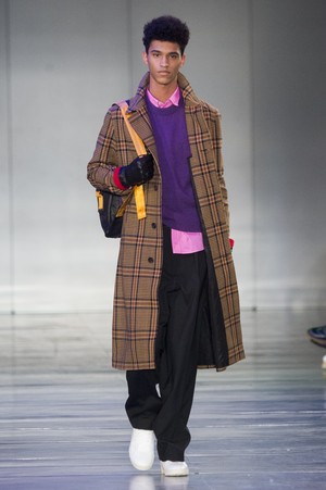 01_Ami_Alexandre_Mattiussi_original_ami_aw17_001.jpg