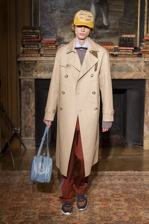 14_Valentino_original_val_prs_aw17_040.jpg