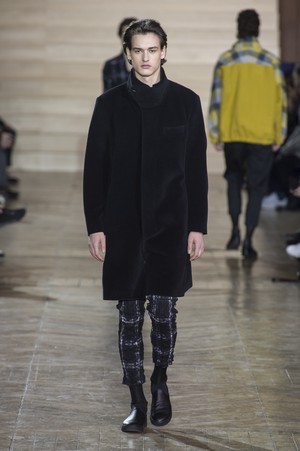 36_Issey_Miyake_original_miy_aw17_107.jpg