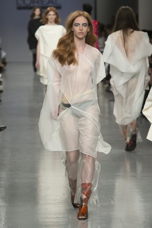 051_Central_Saint_Martins_original_ccsm_ldn_aw17_101.jpg