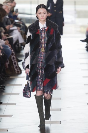25_Tory_Burch_original_tbr_ny_aw17_074.jpg