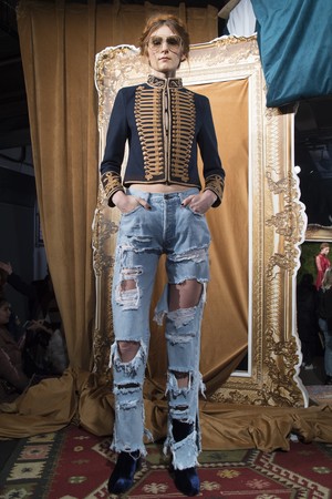 26_Alice_+_Olivia_original_aov_ny_aw17_051.jpg