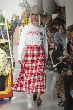 01_Ashley_Williams_original_aws_ldn_aw17001.jpg