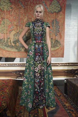 19_Alice_+_Olivia_original_aov_ny_aw17_037.jpg