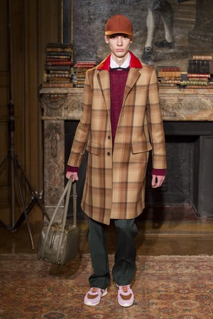 13_Valentino_original_val_prs_aw17_037.jpg