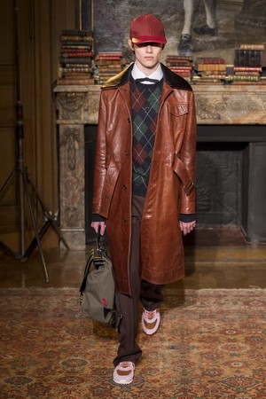 22_Valentino_original_val_prs_aw17_064.jpg