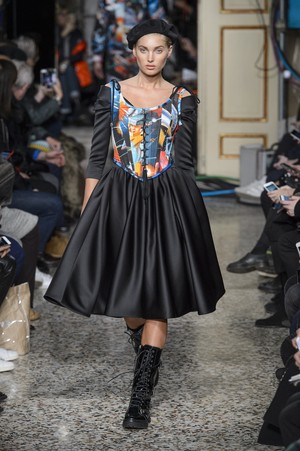 05_Moschino_original_mos_mln_aw17_014.jpg