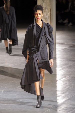 04_Yohji_Yamamoto_original_yam_prs_aw17_010.jpg