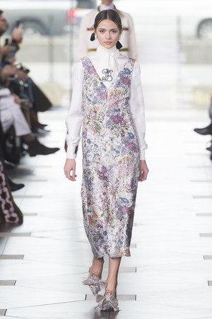 18_Tory_Burch_original_tbr_ny_aw17_053.jpg