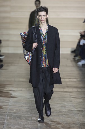 02_Issey_Miyake_original_miy_aw17_005.jpg