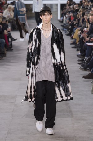 34_Louis_Vuitton_original_vui_prs_aw17_101.jpg