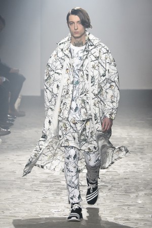 21_White_Mountaineering_original_wmnt_aw17_041.jpg
