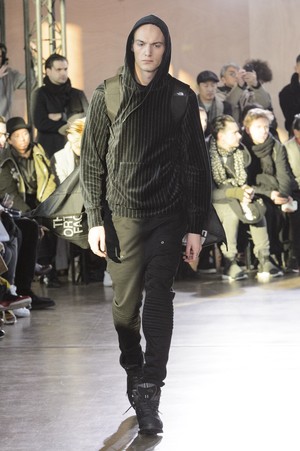 09_Junya_Watanabe_original_wat_aw17_026.jpg