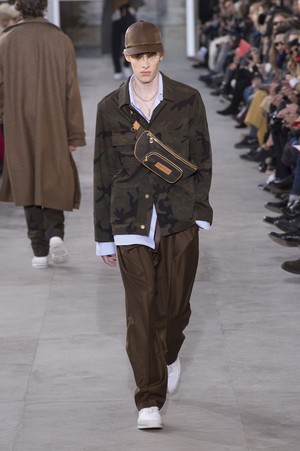 27_Louis_Vuitton_original_vui_prs_aw17_080.jpg