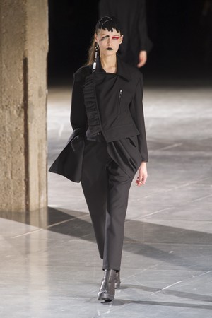 18_Yohji_Yamamoto_original_yam_prs_aw17_052.jpg