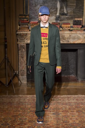 26_Valentino_original_val_prs_aw17_076.jpg