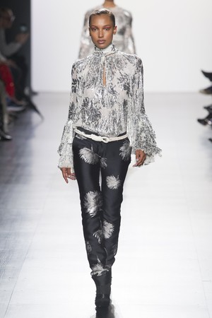 27_Prabal_Gurung_original_pgg_ny_aw17_079.jpg