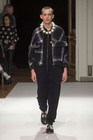 22_Henrik_Vibskov_original_vbk_aw17_059.jpg