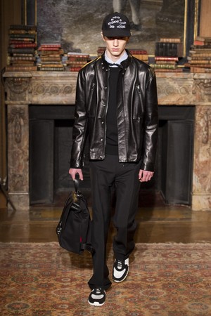 18_Valentino_original_val_prs_aw17_052.jpg