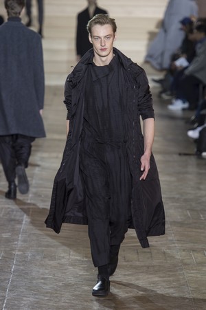 25_Issey_Miyake_original_miy_aw17_074.jpg