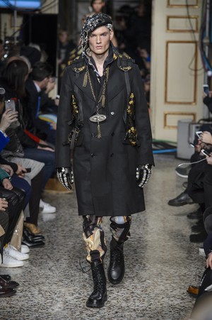 53_Moschino_original_mos_mln_aw17_158.jpg