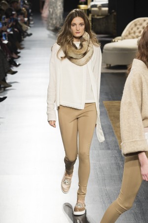 44_Badgley_Mischka_original_mch_ny_aw17_123.jpg