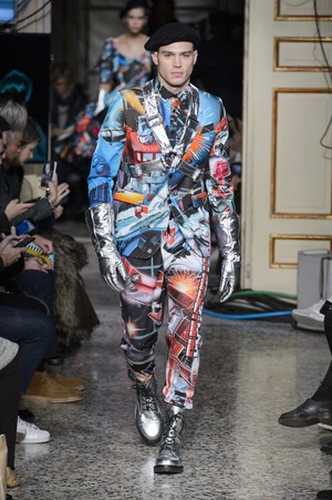 02_Moschino_original_mos_mln_aw17_005.jpg