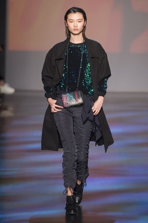 30_Vivienne_Tam_original_tam_ny_aw17_089.jpg