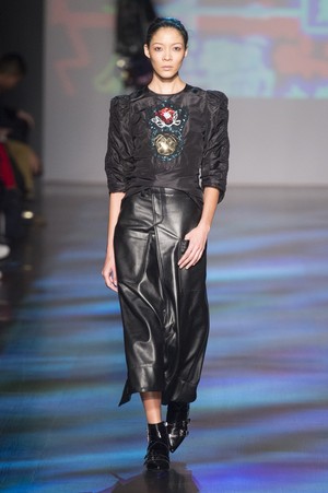 13_Vivienne_Tam_original_tam_ny_aw17_037.jpg