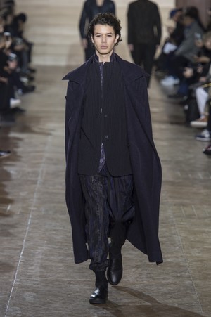 16_Issey_Miyake_original_miy_aw17_047.jpg