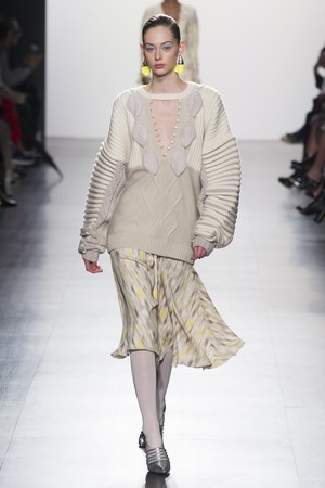11_Prabal_Gurung_original_pgg_ny_aw17_031.jpg
