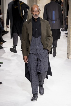 06_Yohji_Yamamoto_original_yam_prs_aw17_016.jpg