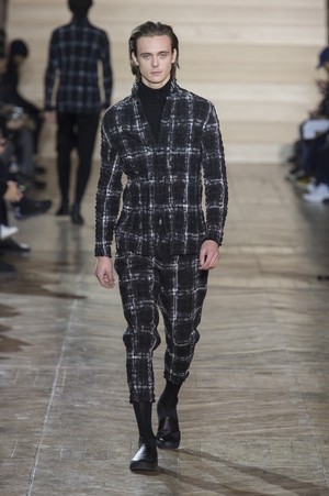 39_Issey_Miyake_original_miy_aw17_116.jpg
