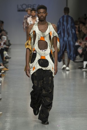108_Central_Saint_Martins_original_ccsm_ldn_aw17_215.jpg