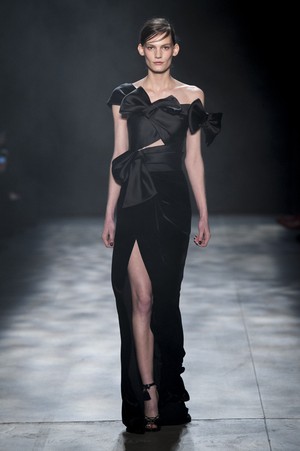 34_Marchesa_original_mhs_ny_aw17_101.jpg