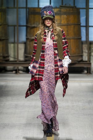 06_DSquared2_original_dsq_mln_aw17_018.jpg
